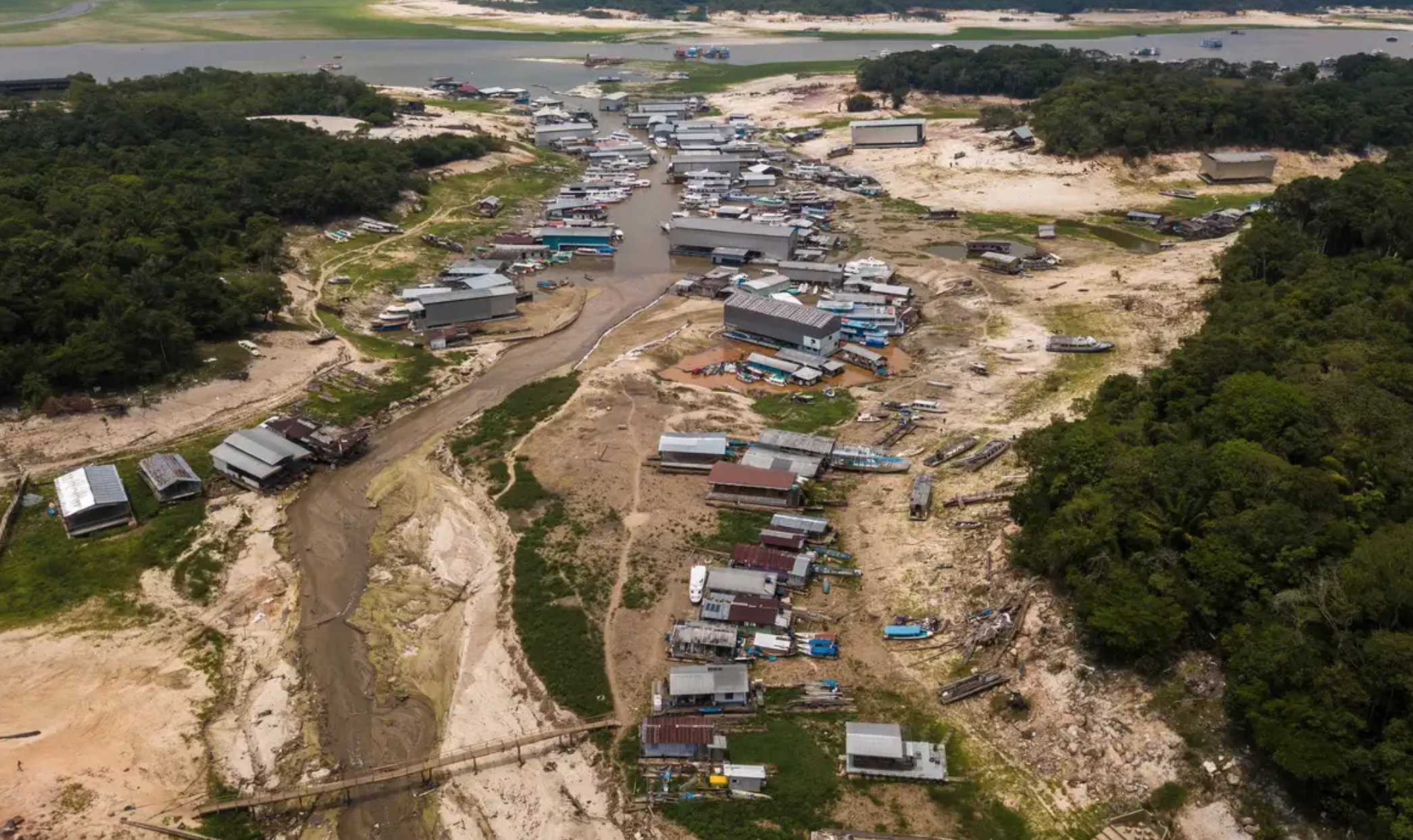 Nível de rios na região de Manaus baixou muito (Rafa Neddermeyer/Agência Brasil)